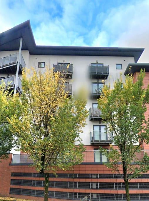 Апартаменты Balcony-View With Free And Secured Parking Манчестер Экстерьер фото