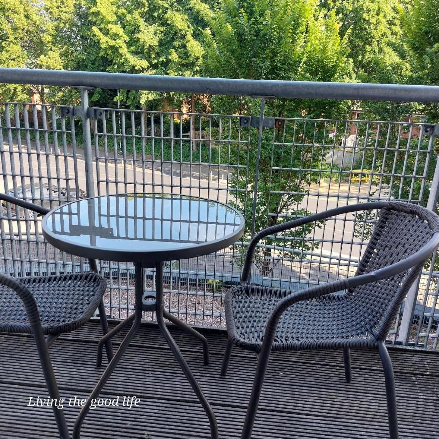 Апартаменты Balcony-View With Free And Secured Parking Манчестер Экстерьер фото